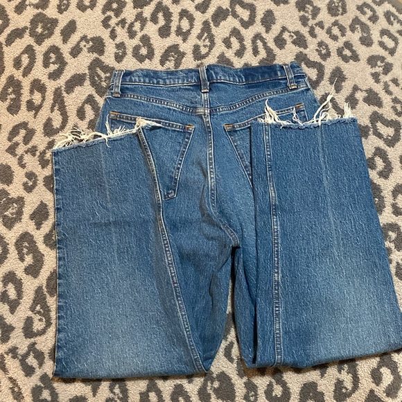 Abercrombie Curve Love Ultra High Rise 90โs Straight Jeans - Picture 6 of 8